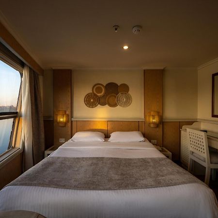 Готель Magic I Nile Cruise Deluxe Boat The Scheduled Departure Is On Saturday For A 7-Day Nile Cruise Луксор Екстер'єр фото