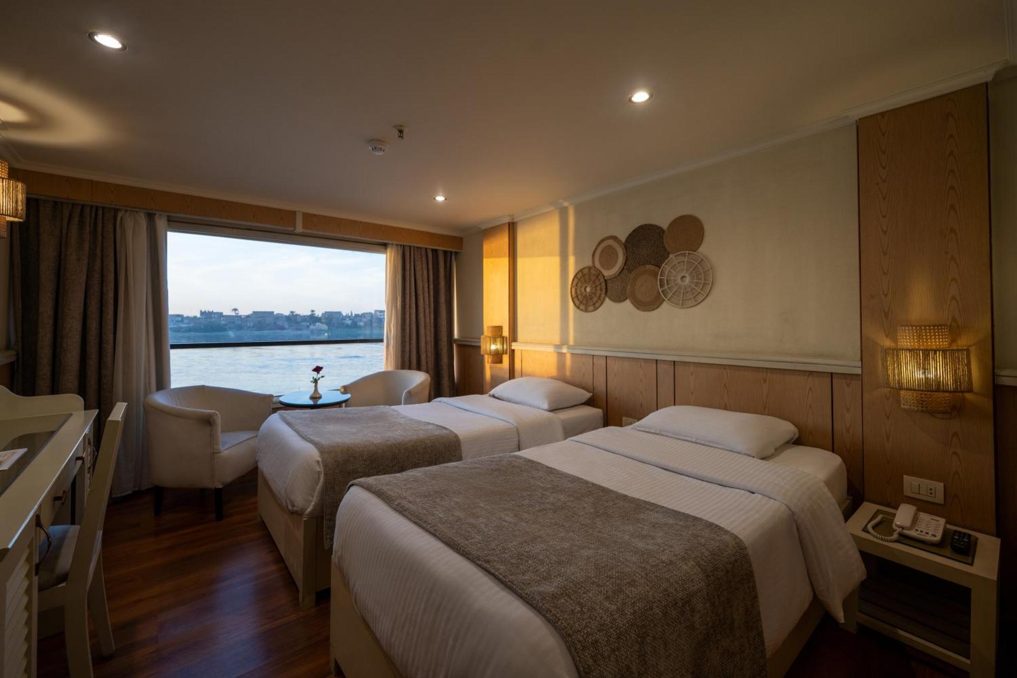 Готель Magic I Nile Cruise Deluxe Boat The Scheduled Departure Is On Saturday For A 7-Day Nile Cruise Луксор Екстер'єр фото
