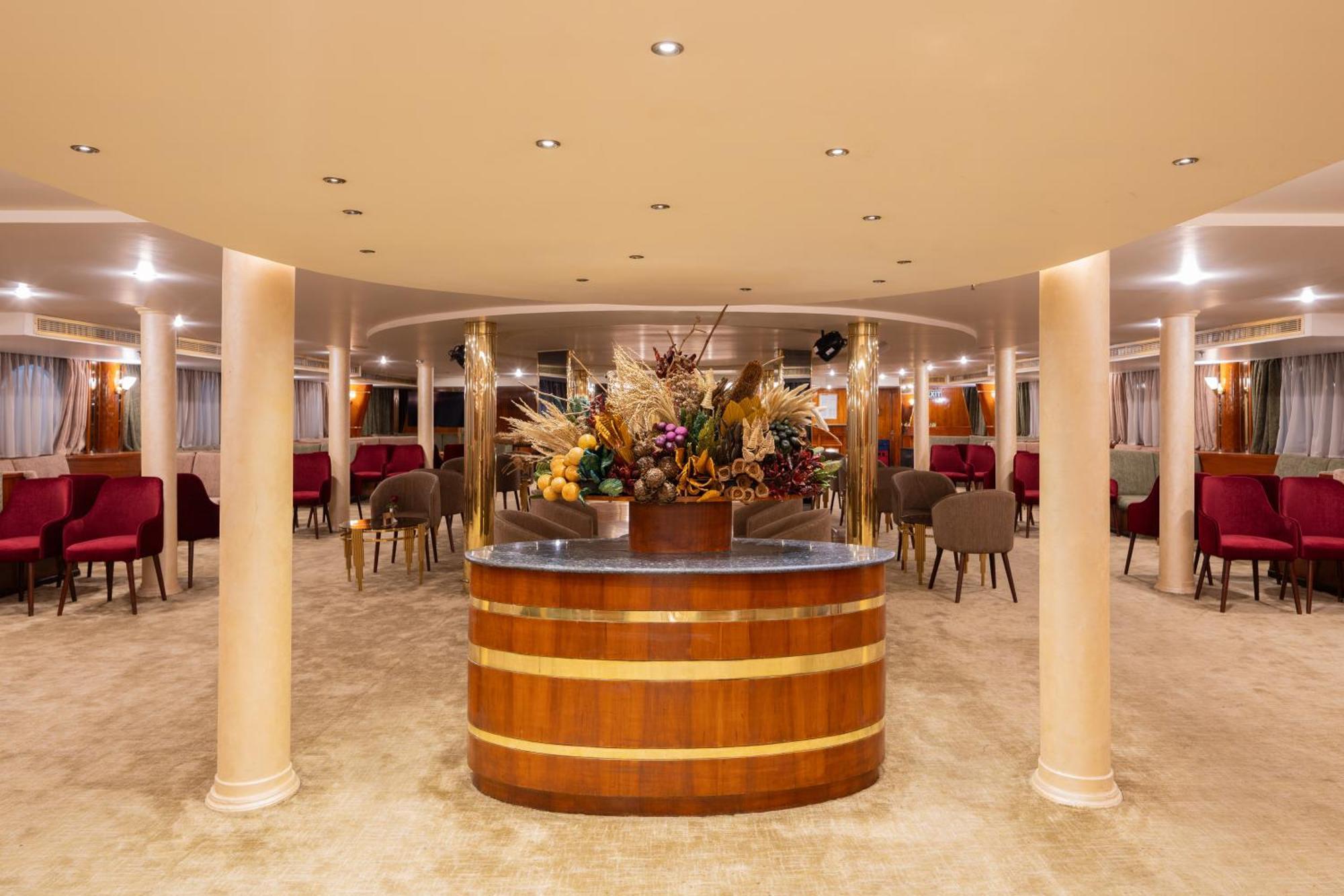 Готель Magic I Nile Cruise Deluxe Boat The Scheduled Departure Is On Saturday For A 7-Day Nile Cruise Луксор Екстер'єр фото