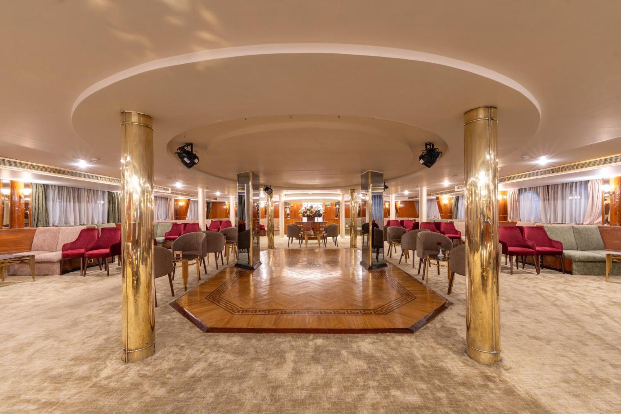 Готель Magic I Nile Cruise Deluxe Boat The Scheduled Departure Is On Saturday For A 7-Day Nile Cruise Луксор Екстер'єр фото