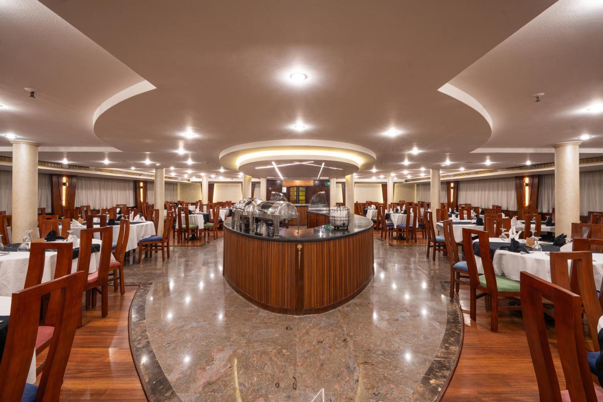 Готель Magic I Nile Cruise Deluxe Boat The Scheduled Departure Is On Saturday For A 7-Day Nile Cruise Луксор Екстер'єр фото