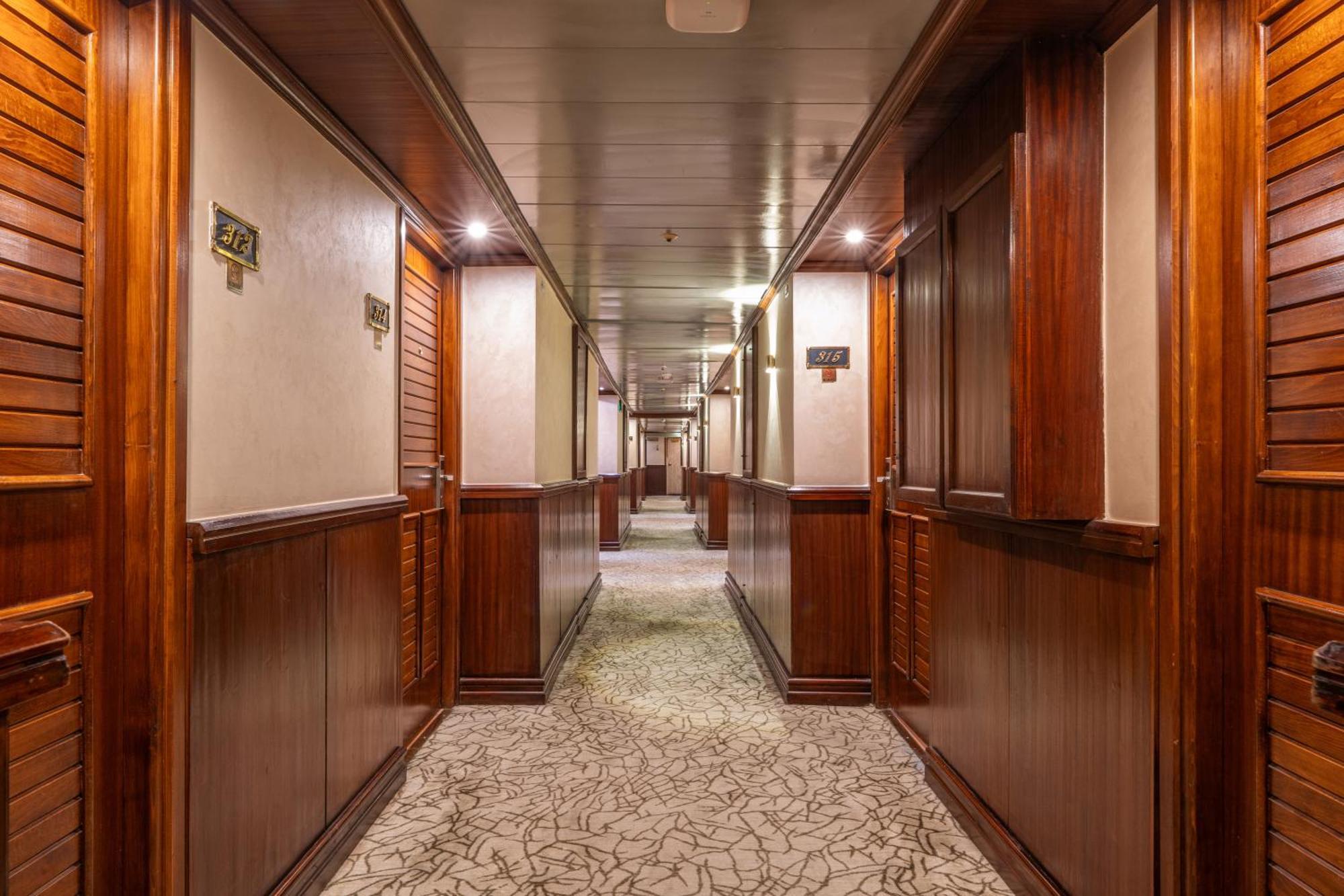 Готель Magic I Nile Cruise Deluxe Boat The Scheduled Departure Is On Saturday For A 7-Day Nile Cruise Луксор Екстер'єр фото