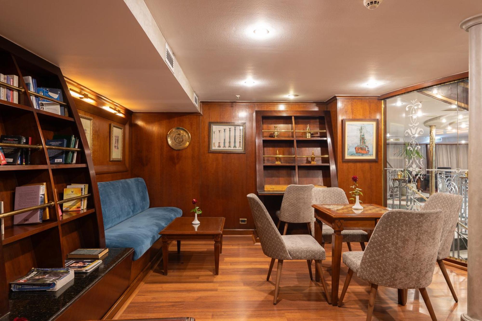 Готель Magic I Nile Cruise Deluxe Boat The Scheduled Departure Is On Saturday For A 7-Day Nile Cruise Луксор Екстер'єр фото